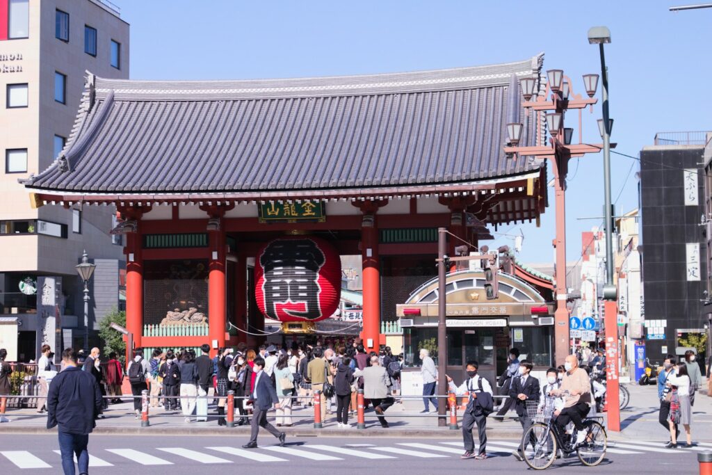 Families walking through the iconic Kaminarimon Gate in Asakusa, Tokyo